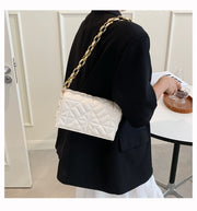 Geanta alba matlasata Zenaida - TIARA CONCEPT STORE