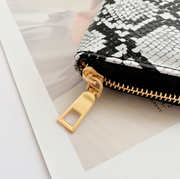 Portofel imprimeu sarpe alb negru Lizzy - TIARA CONCEPT STORE