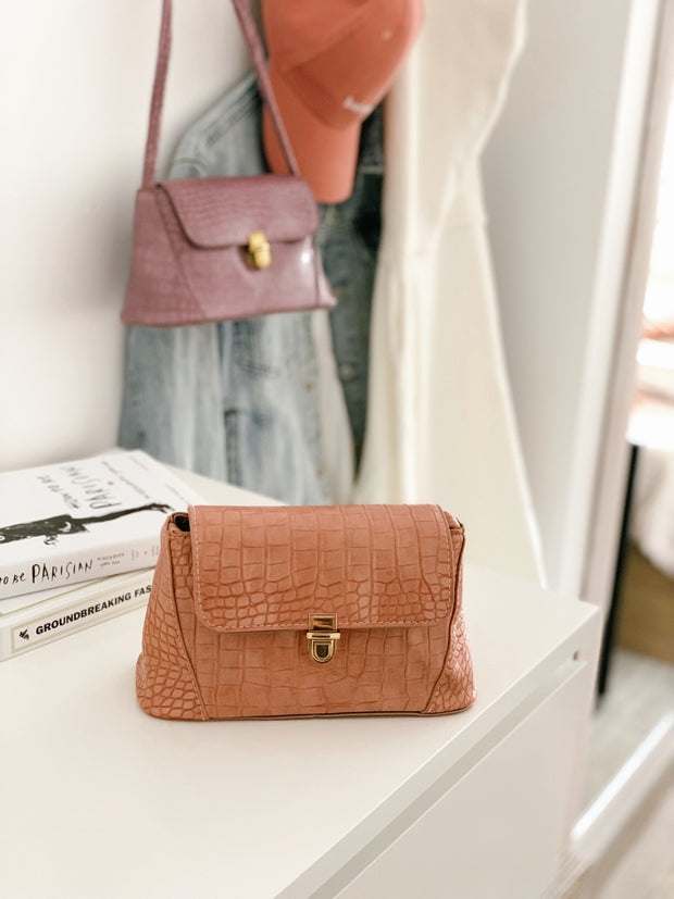 Geanta roz baguette Lucia - TIARA CONCEPT STORE