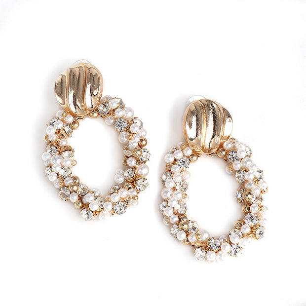 Cercei aurii eleganti cu perle