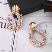 Cercei aurii eleganti cu perle - TIARA CONCEPT STORE
