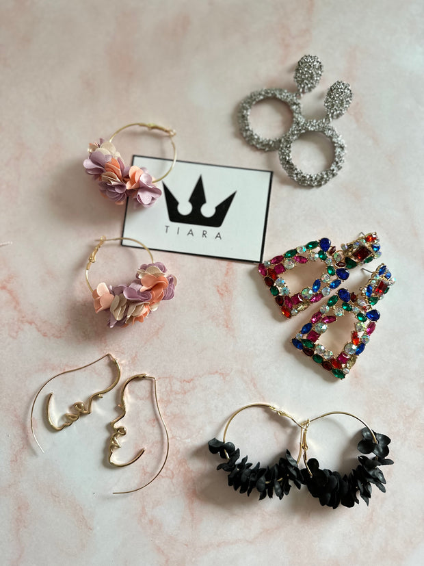 Cercei rotunzi cu flori negre - TIARA CONCEPT STORE